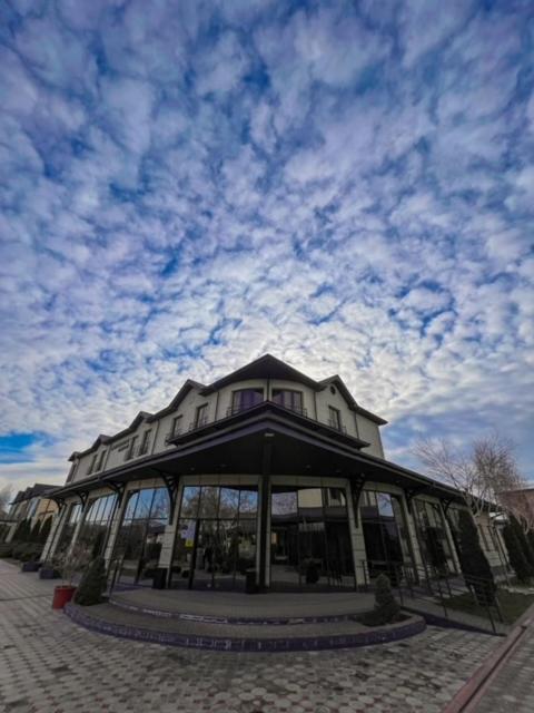 Комплекс Гостиниц Athletic Taraz Exterior foto