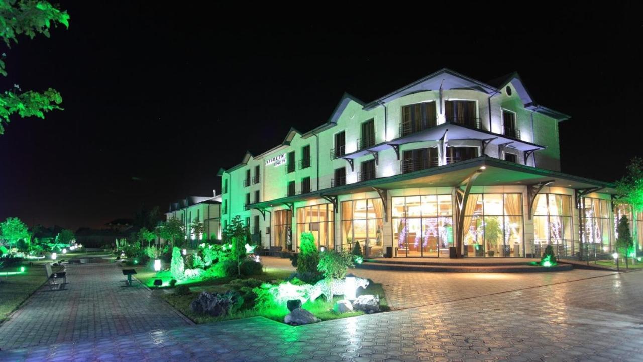 Комплекс Гостиниц Athletic Taraz Exterior foto