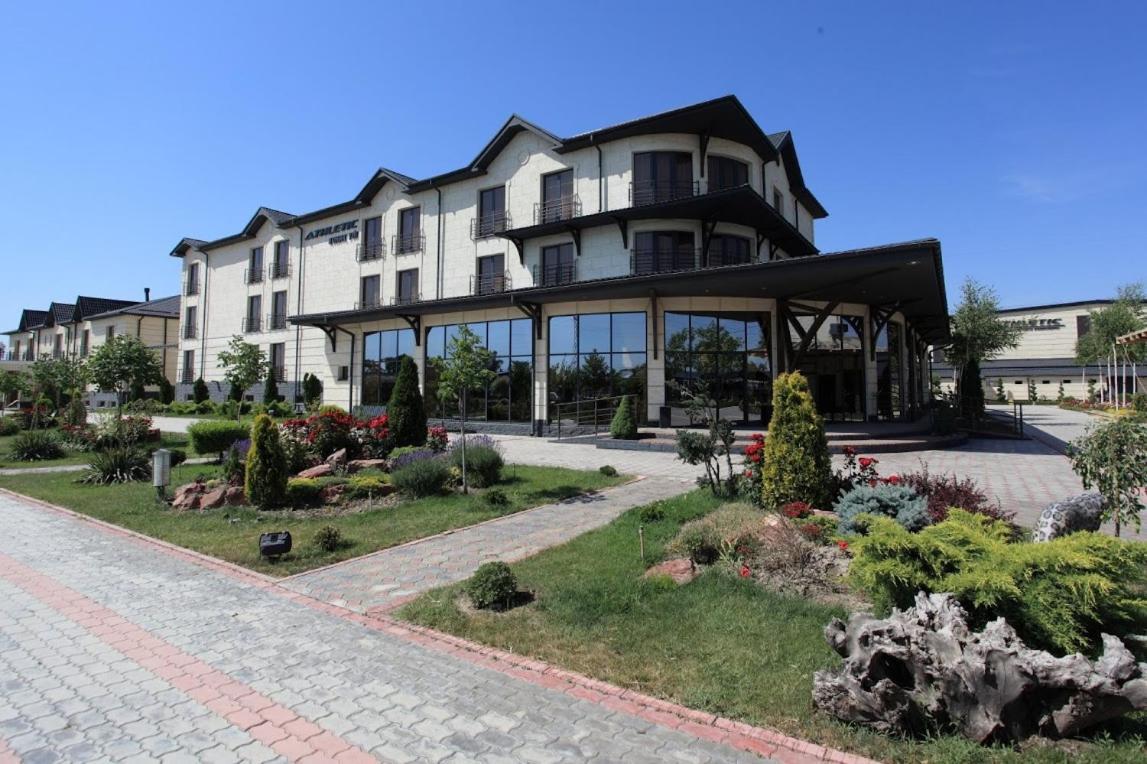 Комплекс Гостиниц Athletic Taraz Exterior foto